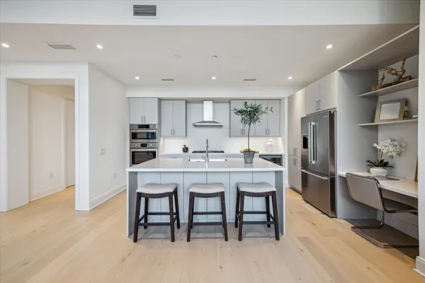 $849,000 | 2323 West Main Street, Unit 402, Houston, TX 77098