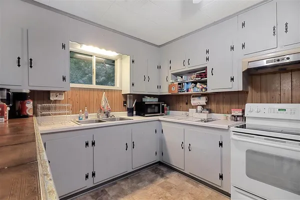 $217,500 | 443 West Borel Drive, Lake Charles, LA 70611