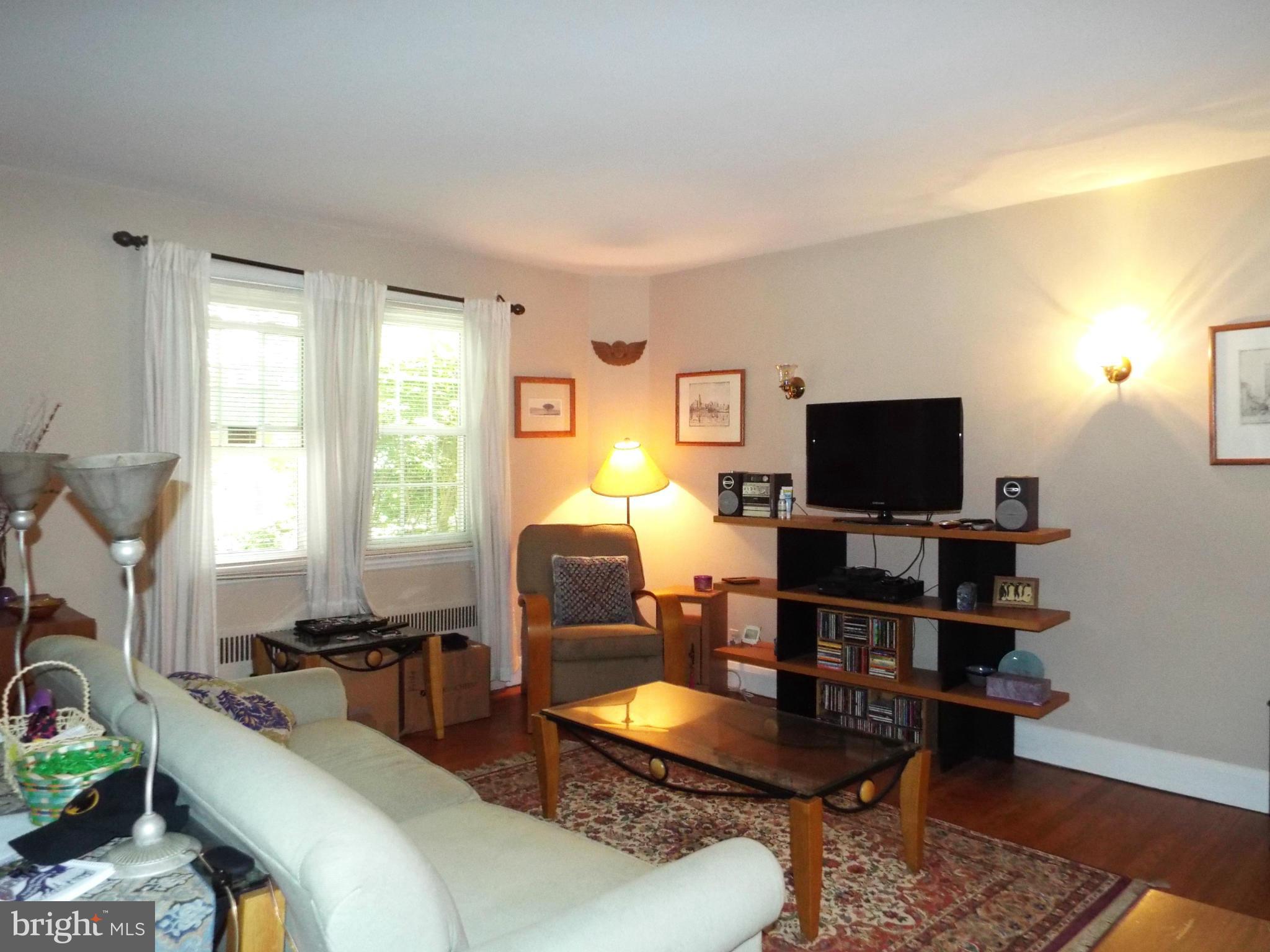 12 Dunkirk Road Baltimore, MD 21212 - Photo 4 of 17 Living Room
