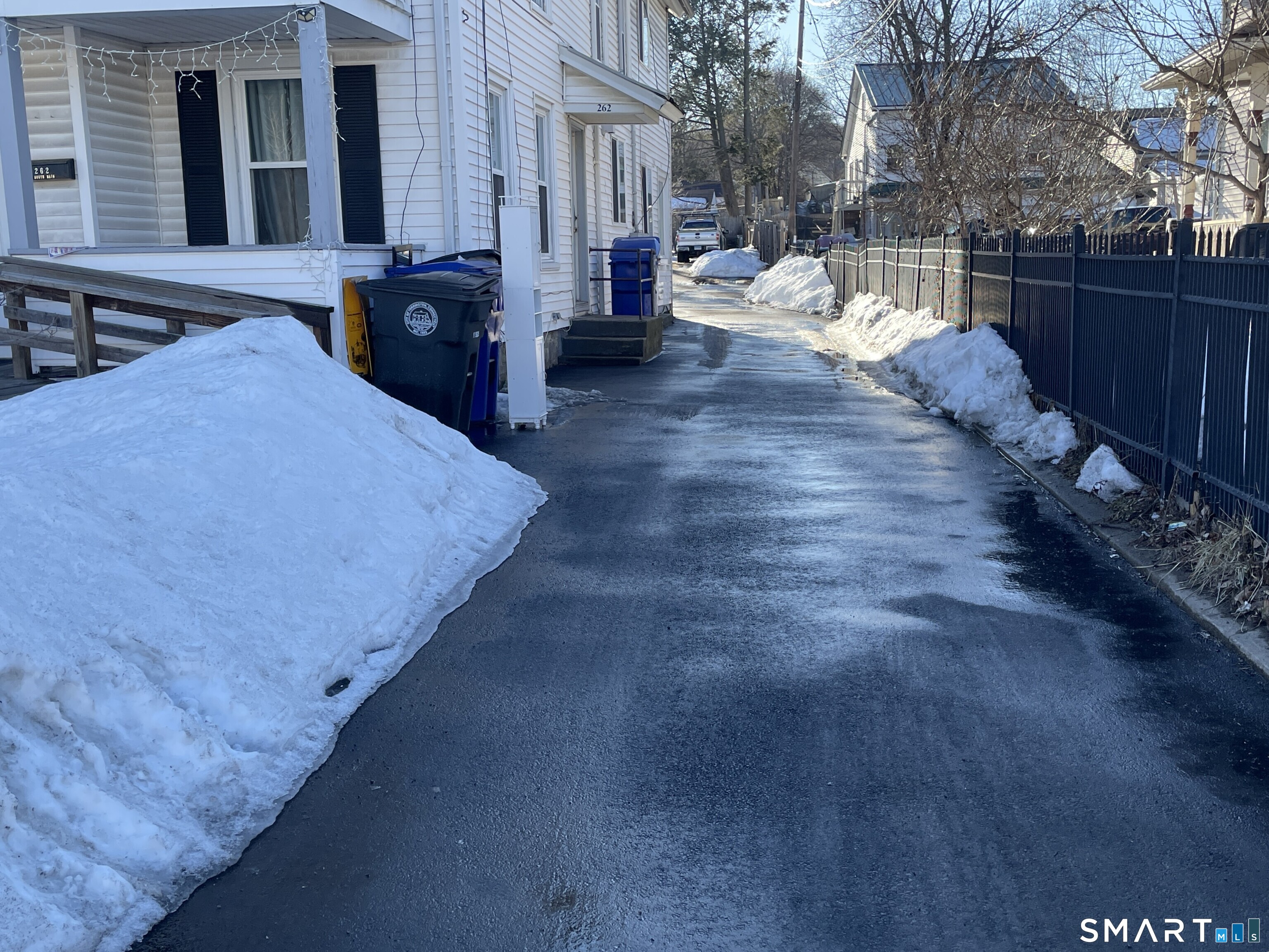 264 South Main Street Torrington, CT 06790 - Photo 4 of 39 Newer Driveway