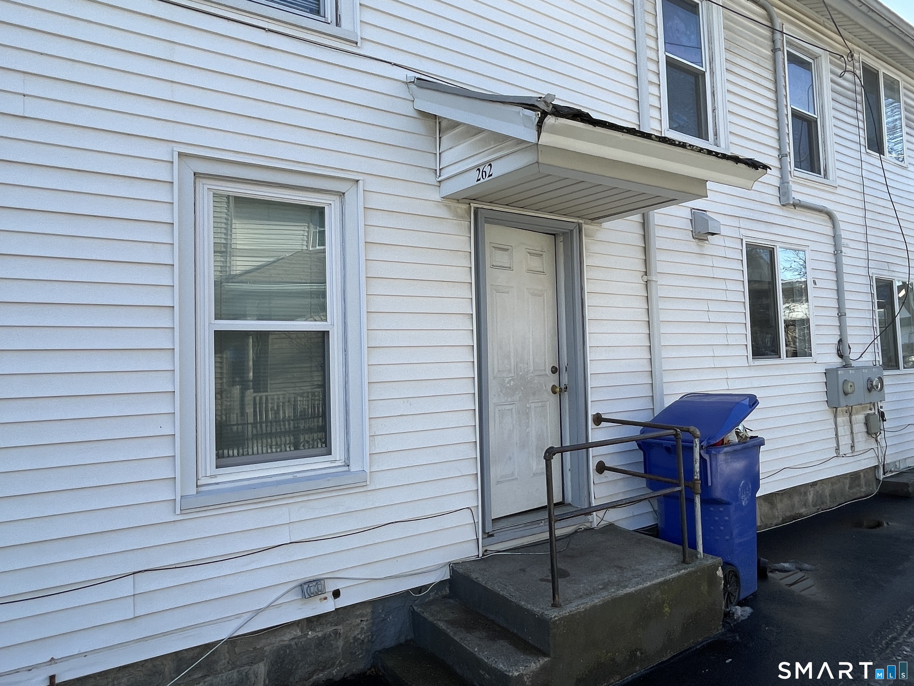 264 South Main Street Torrington, CT 06790 - Photo 10 of 39 Side Entrance Second Floor