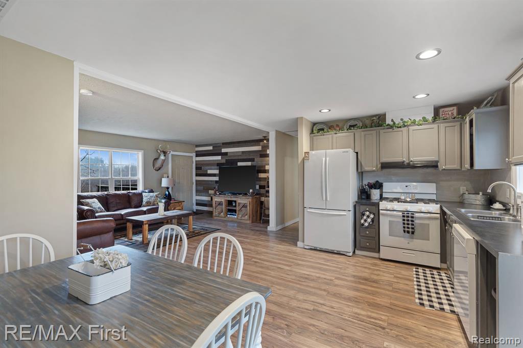 381 West Dryden Road Metamora, MI 48455 - Photo 5 of 29 Gallery Image 5