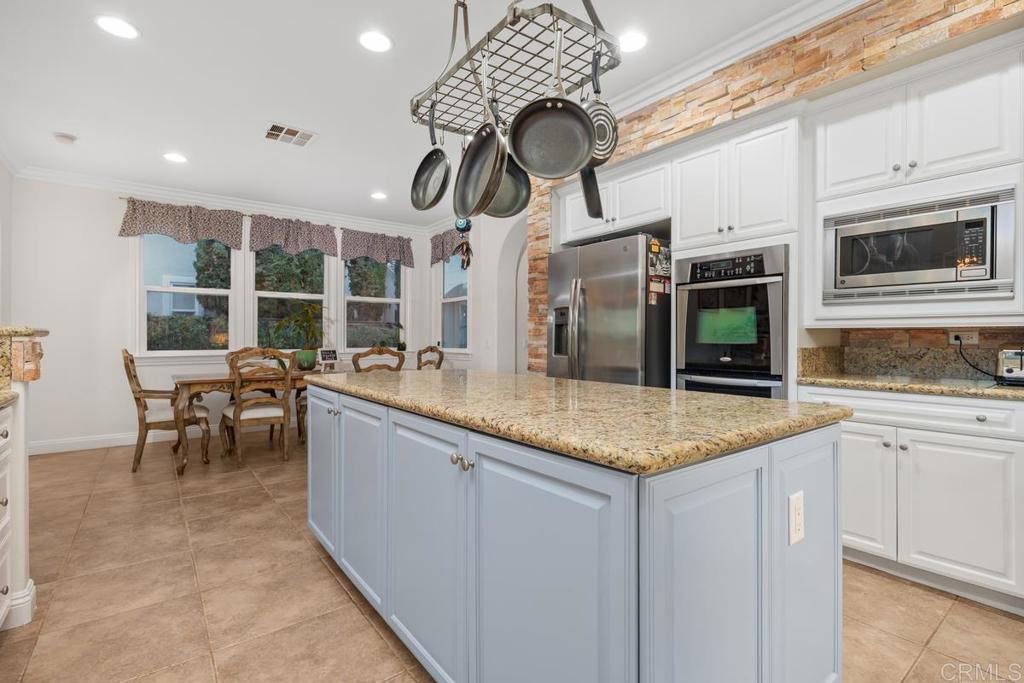 2653 Fallsview Road San Marcos, CA 92078 - Photo 12 of 46 Gallery Image 12