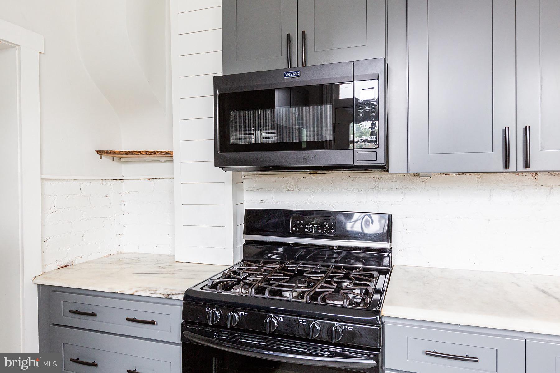 138 Laurel Street Lancaster, PA 17603 - Photo 14 of 42 a kitchen with a stove and a microwave