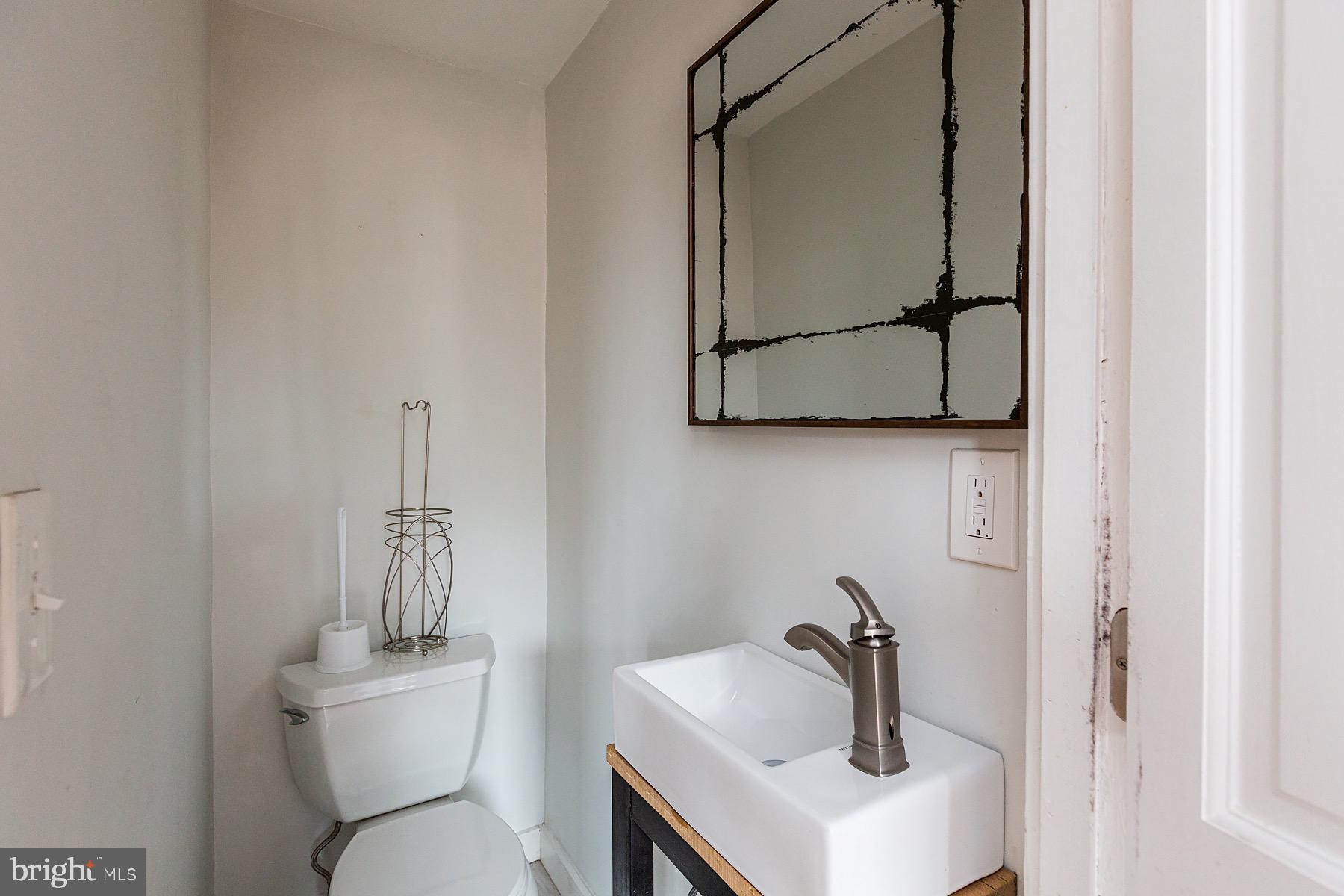 138 Laurel Street Lancaster, PA 17603 - Photo 27 of 42 a bathroom with a toilet sink and mirror