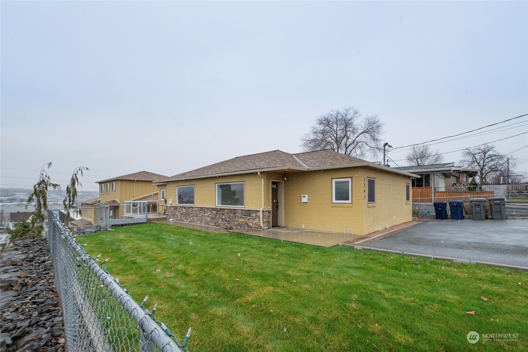 1201 Monitor Avenue Wenatchee, WA 98801 - Photo 23 of 24 a house view with a garden space