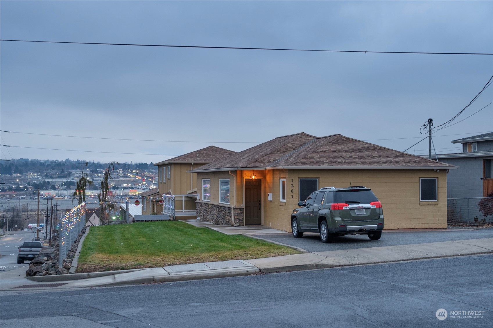 1201 Monitor Avenue Wenatchee, WA 98801 - Photo 5 of 24 a car parked in front of a house