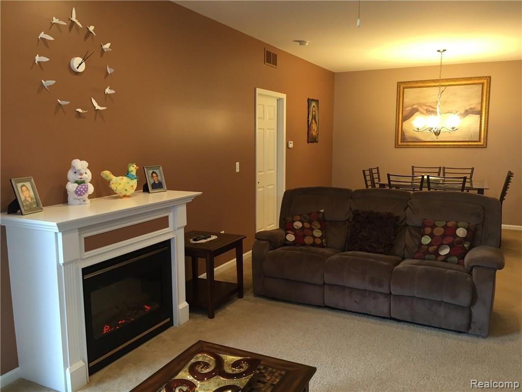 46112 Rhodes Drive Macomb, MI 48044 - Photo 2 of 20 living room 3.jpg