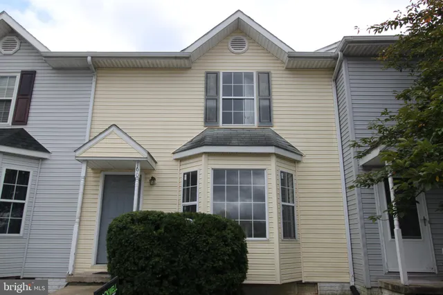 $1,695 | 160 Stadium Circle, Inwood, WV 25428