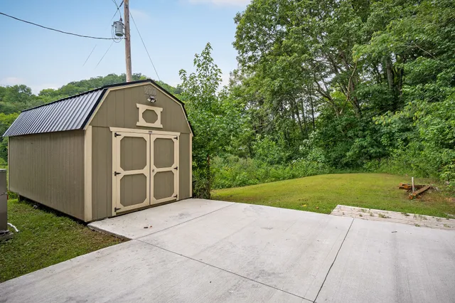 $434,000 | 49 Duck Hollow Road, Elmwood, TN 38560