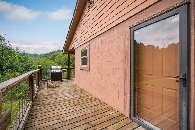 $434,000 | 49 Duck Hollow Road, Elmwood, TN 38560