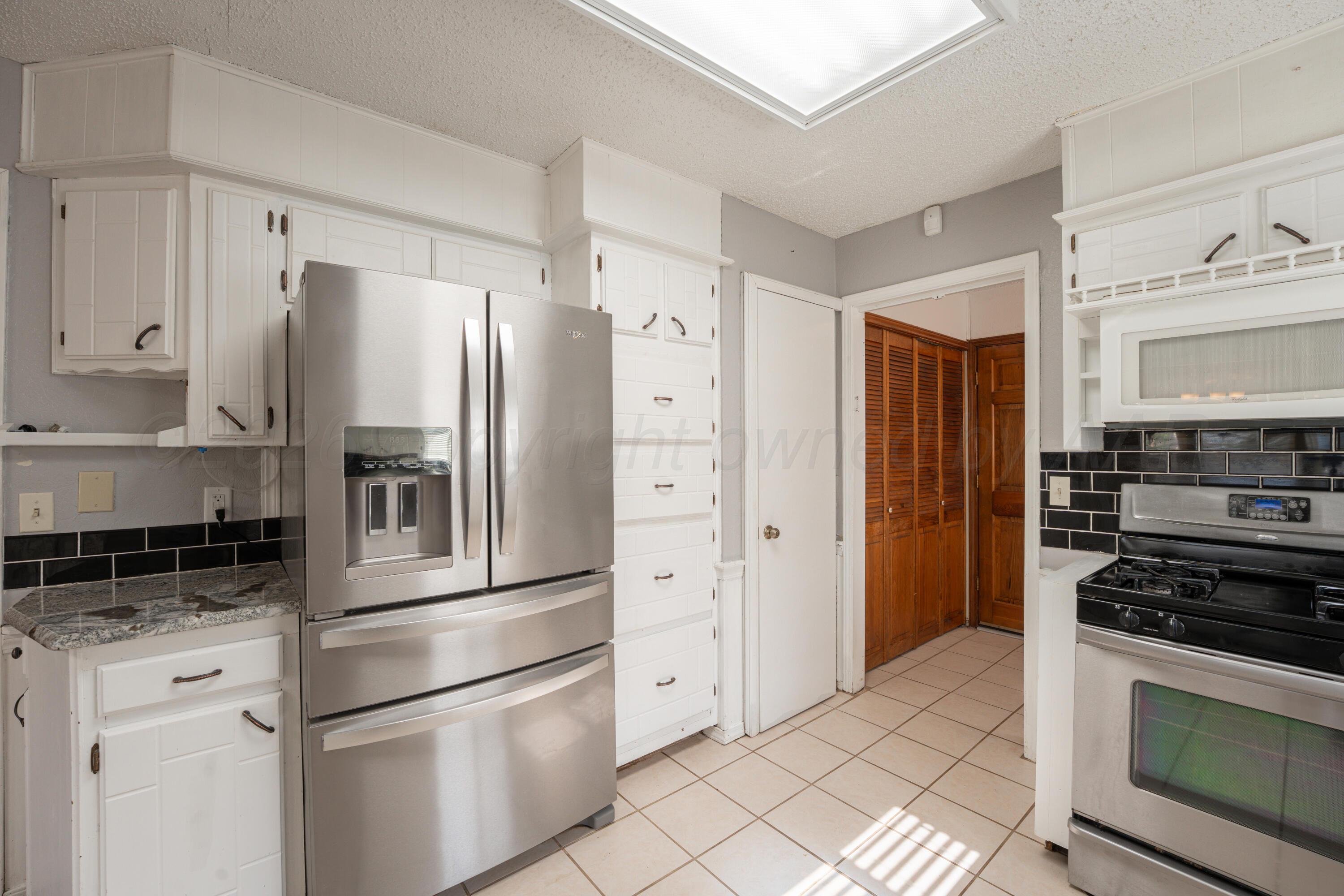 4203 Dodson Drive Amarillo, TX 79110 - Photo 11 of 26 12 KITCHEN