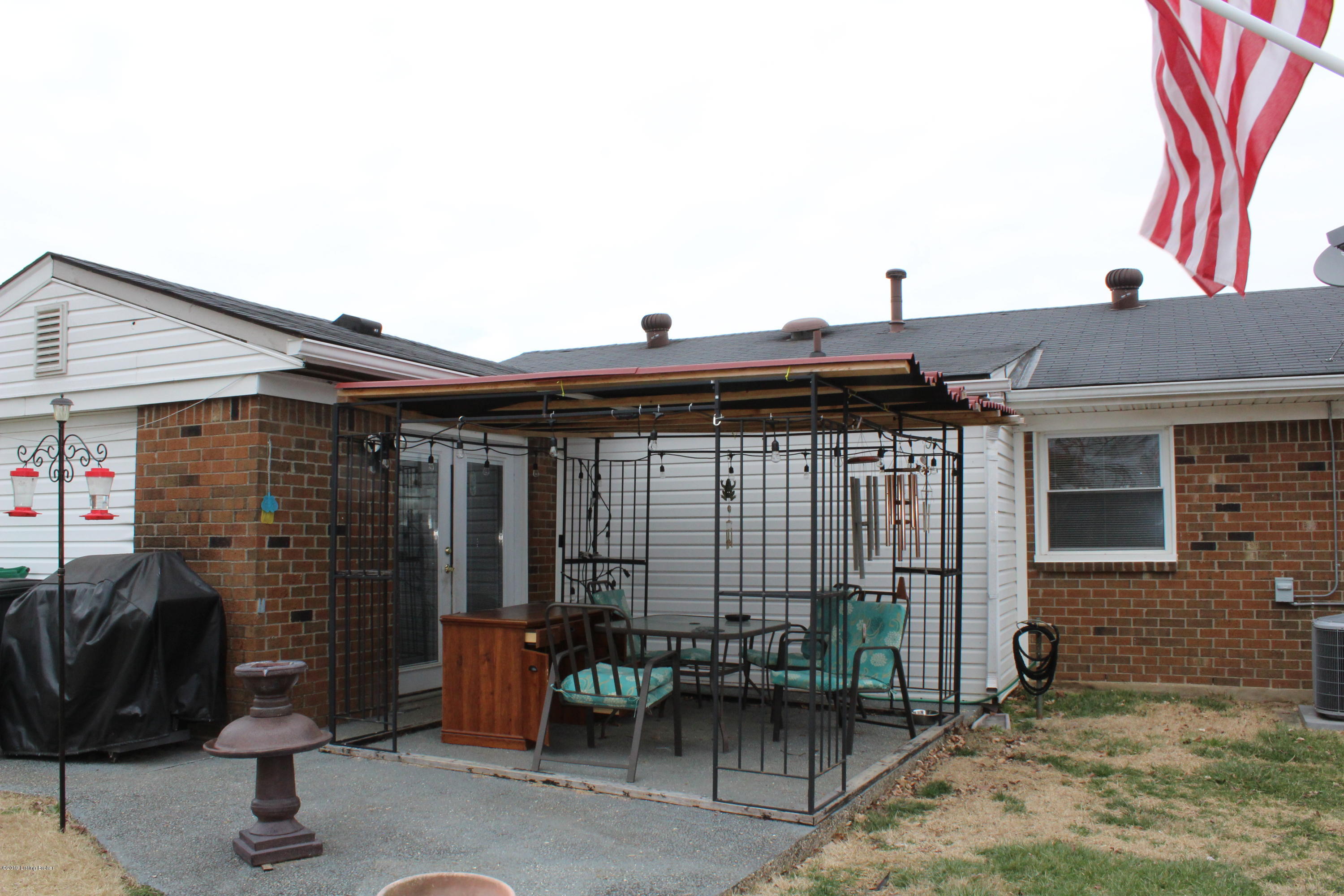381 East Blue Jay Road Louisville, KY 40229 - Photo 22 of 25 IMG_2663