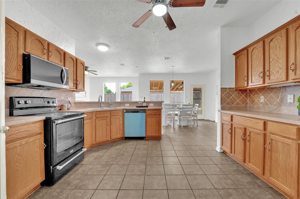 8210 Sailors Street Rowlett, TX 75089 - Photo 8 of 36