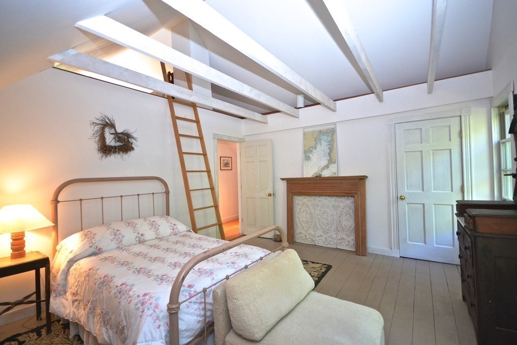 218 Great Neck Road Wareham, MA 02571 - Photo 8 of 26 Gallery Image 8