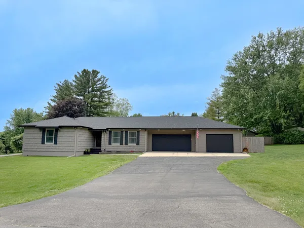 $399,900 | 150 Hickory Lane, Oregon, IL 61061