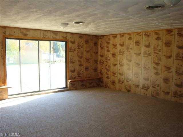 9388 Archdale Road Trinity, NC 27370 - Photo 5 of 8 Den/Family/Great Room.