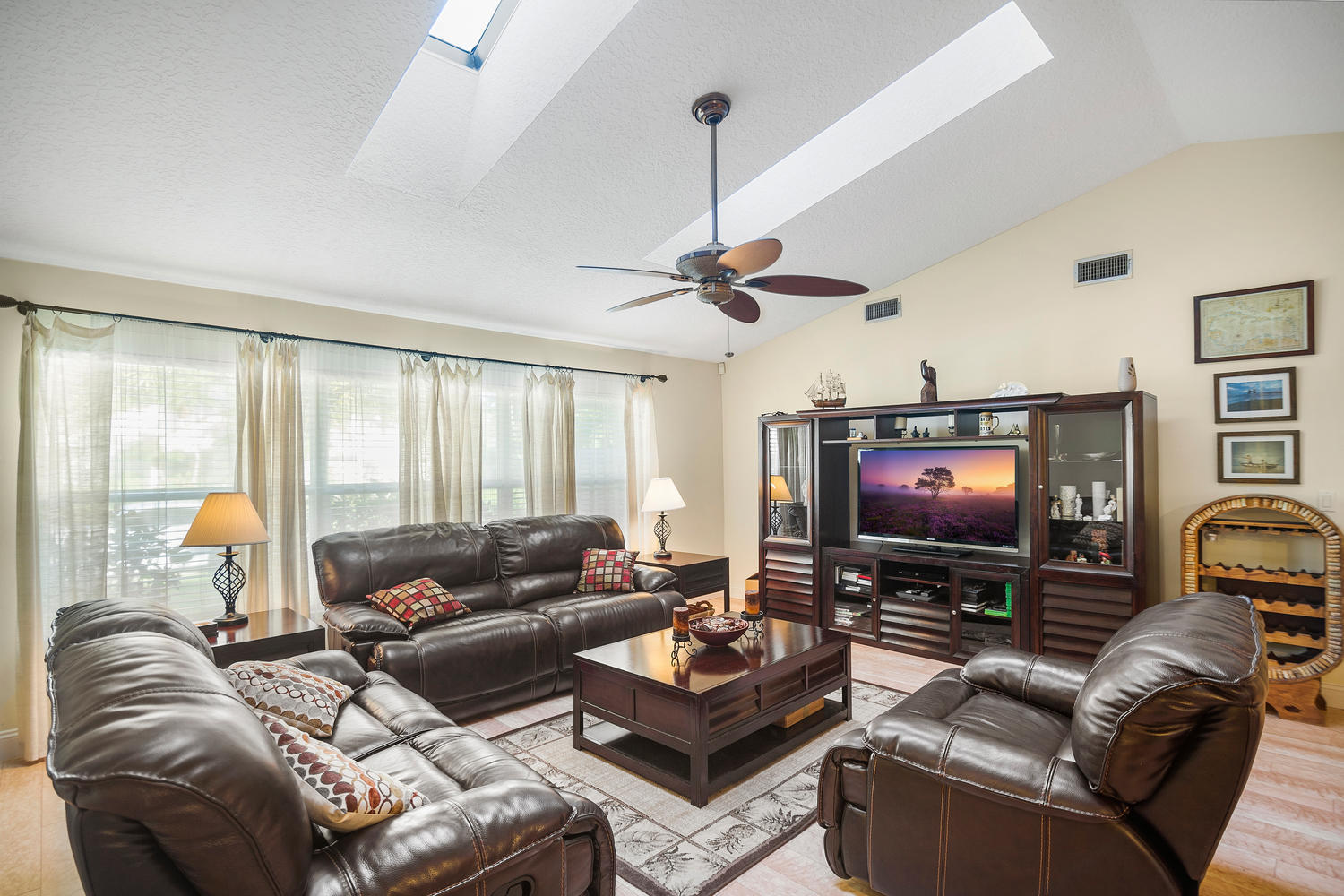 1 Lethington Road Palm Beach Gardens, FL 33418 - Photo 11 of 26 1 Lethington Rd-large-019-029-Living Roo