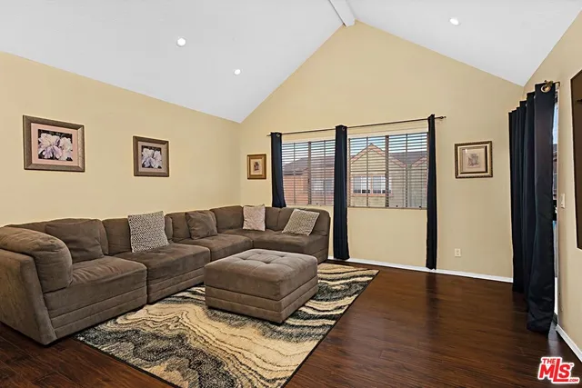 $449,000 | 2507 East 15th Street, Unit 305, Long Beach, CA 90804