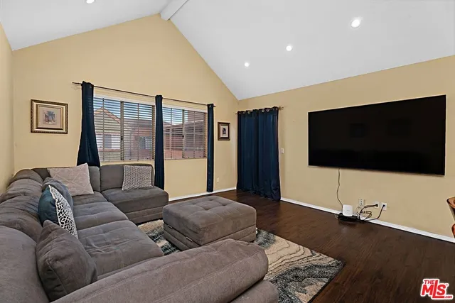 $449,000 | 2507 East 15th Street, Unit 305, Long Beach, CA 90804