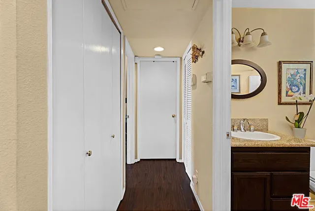 $449,000 | 2507 East 15th Street, Unit 305, Long Beach, CA 90804