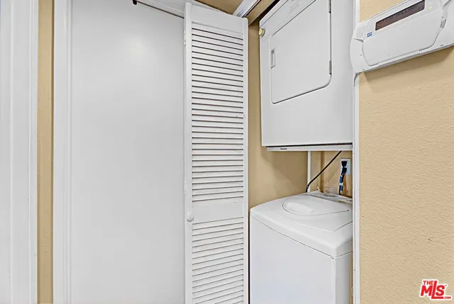 $449,000 | 2507 East 15th Street, Unit 305, Long Beach, CA 90804