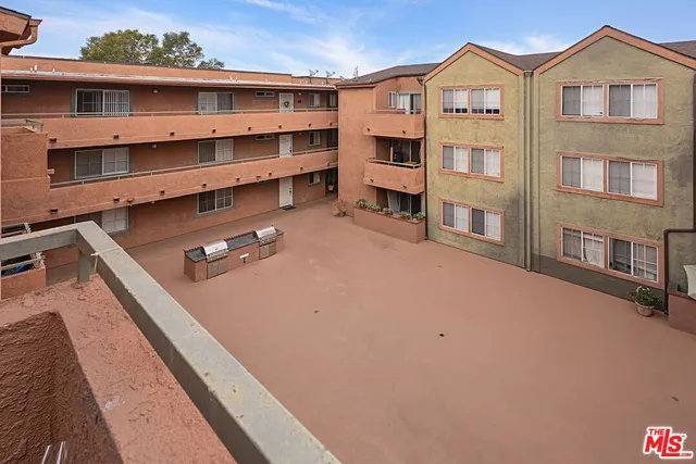 $449,000 | 2507 East 15th Street, Unit 305, Long Beach, CA 90804