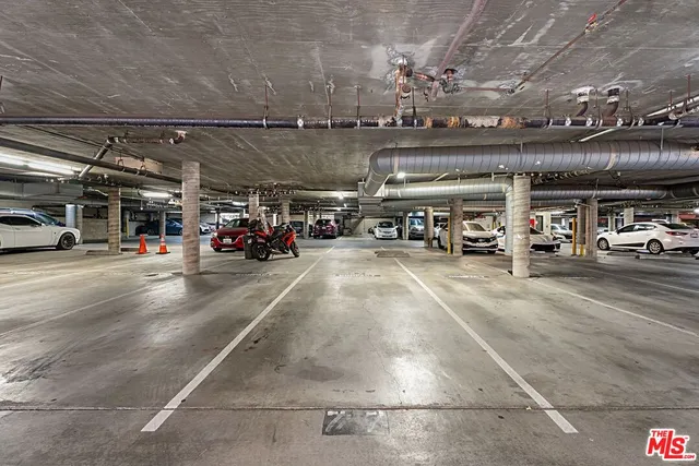 $449,000 | 2507 East 15th Street, Unit 305, Long Beach, CA 90804