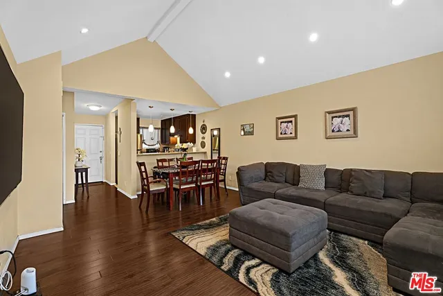 $449,000 | 2507 East 15th Street, Unit 305, Long Beach, CA 90804