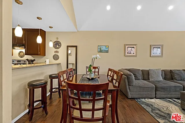 $449,000 | 2507 East 15th Street, Unit 305, Long Beach, CA 90804