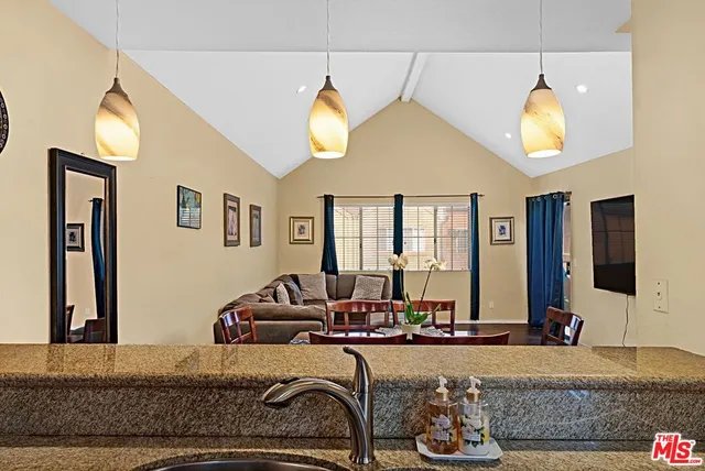 $449,000 | 2507 East 15th Street, Unit 305, Long Beach, CA 90804