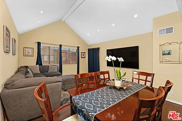 $449,000 | 2507 East 15th Street, Unit 305, Long Beach, CA 90804