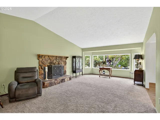 $625,000 | 187 Northeast 14th Avenue, Canby, OR 97013