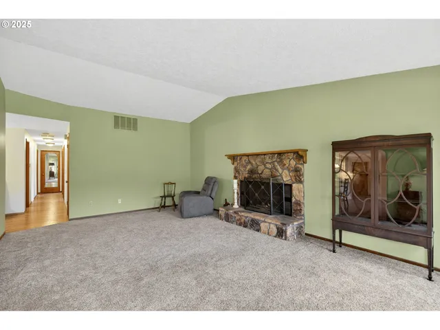 $625,000 | 187 Northeast 14th Avenue, Canby, OR 97013