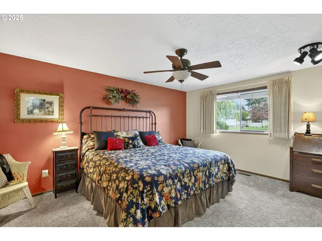 $625,000 | 187 Northeast 14th Avenue, Canby, OR 97013