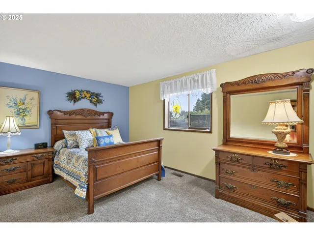 $625,000 | 187 Northeast 14th Avenue, Canby, OR 97013