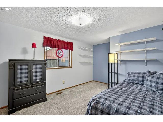 $625,000 | 187 Northeast 14th Avenue, Canby, OR 97013