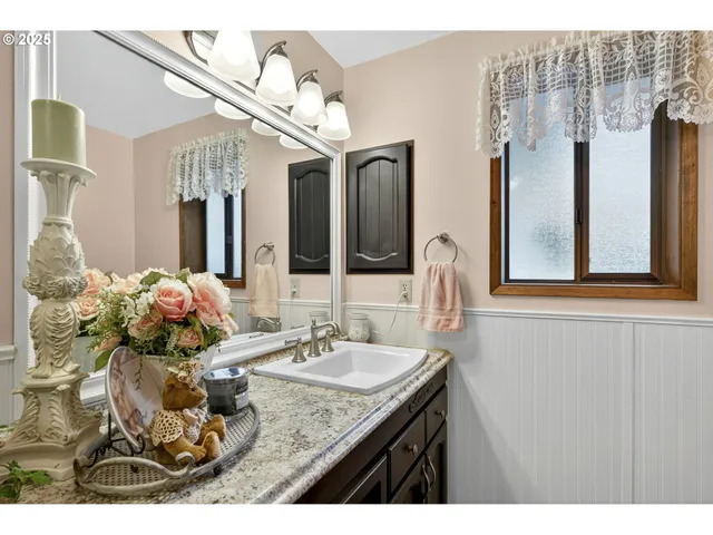 $625,000 | 187 Northeast 14th Avenue, Canby, OR 97013