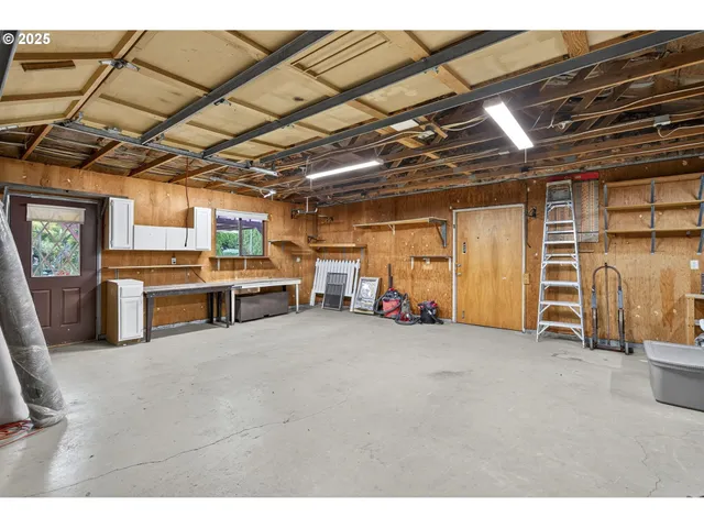 $625,000 | 187 Northeast 14th Avenue, Canby, OR 97013