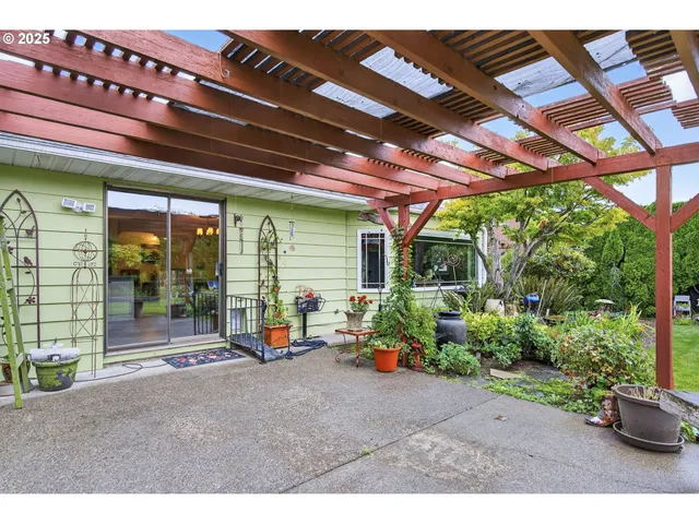 $625,000 | 187 Northeast 14th Avenue, Canby, OR 97013