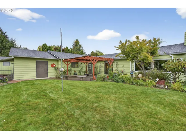$625,000 | 187 Northeast 14th Avenue, Canby, OR 97013