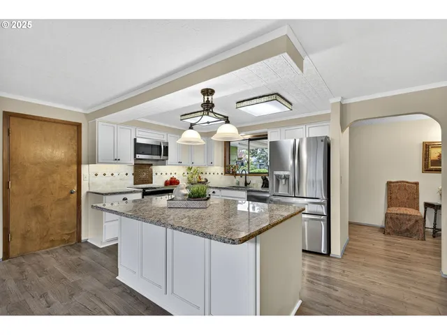 $625,000 | 187 Northeast 14th Avenue, Canby, OR 97013