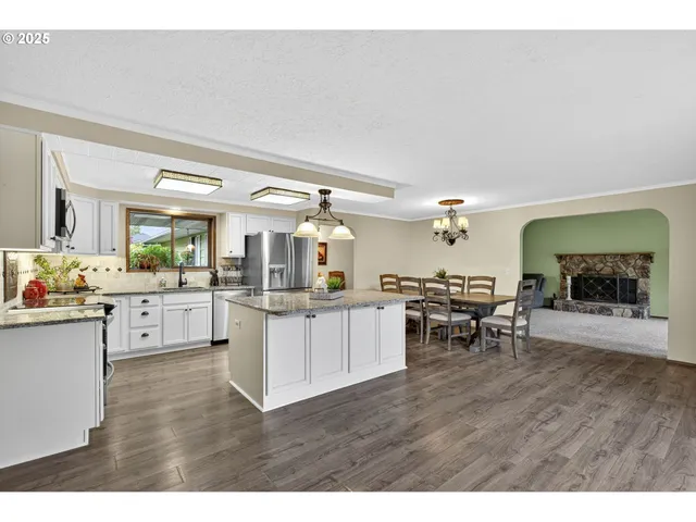 $625,000 | 187 Northeast 14th Avenue, Canby, OR 97013