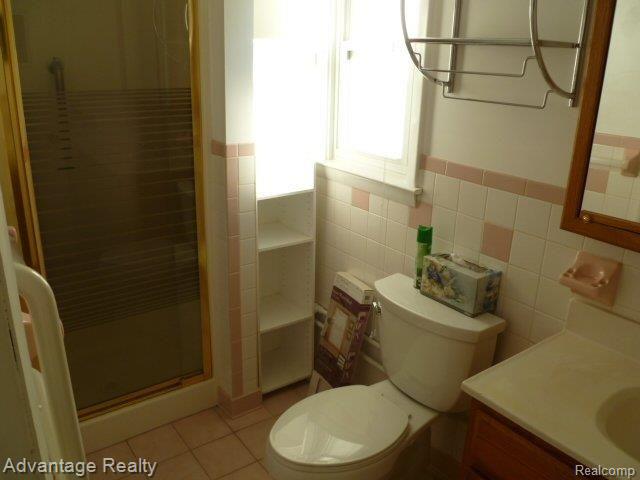 3320 Grant Road Rochester, MI 48309 - Photo 16 of 22 P1000370.JPG