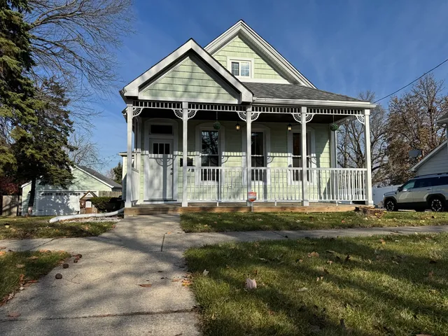 $3,250 | 207 East Custer Street, Lemont, IL 60439