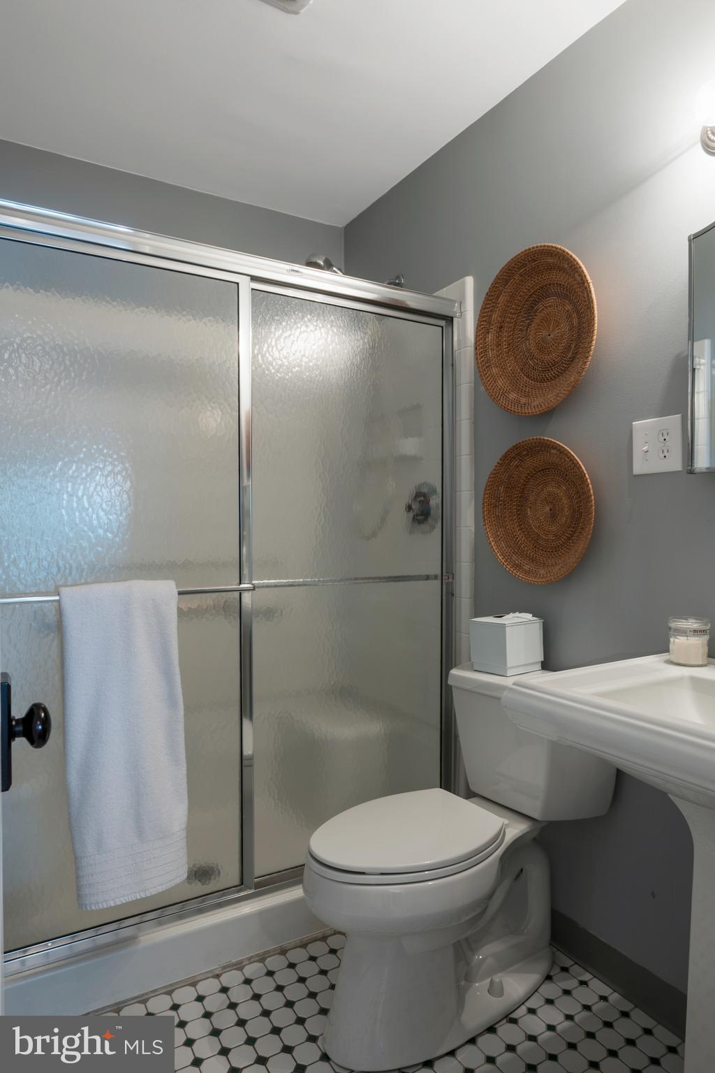 2988 Friends Road Annapolis, MD 21401 - Photo 24 of 35 Main level bathroom