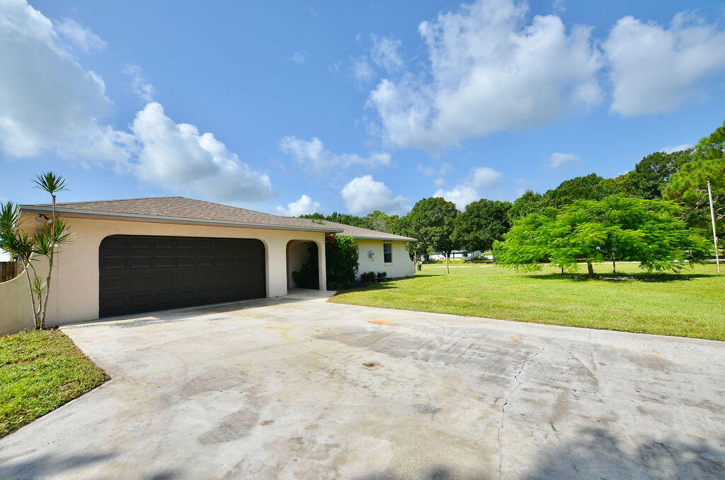 2789 Devine Road Fort Pierce, FL 34981 - Photo 3 of 133 front house