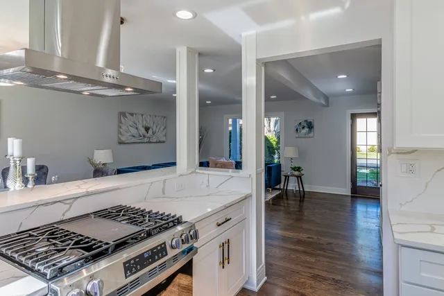 $649,900 | 380 Ventura Club Drive, Roselle, IL 60172