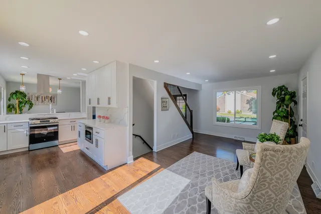 $649,900 | 380 Ventura Club Drive, Roselle, IL 60172