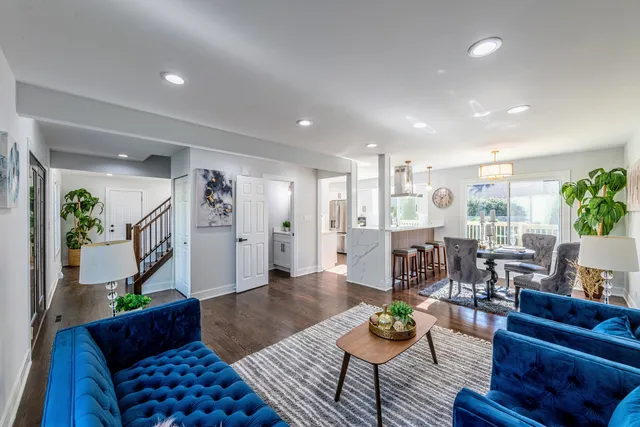 $649,900 | 380 Ventura Club Drive, Roselle, IL 60172